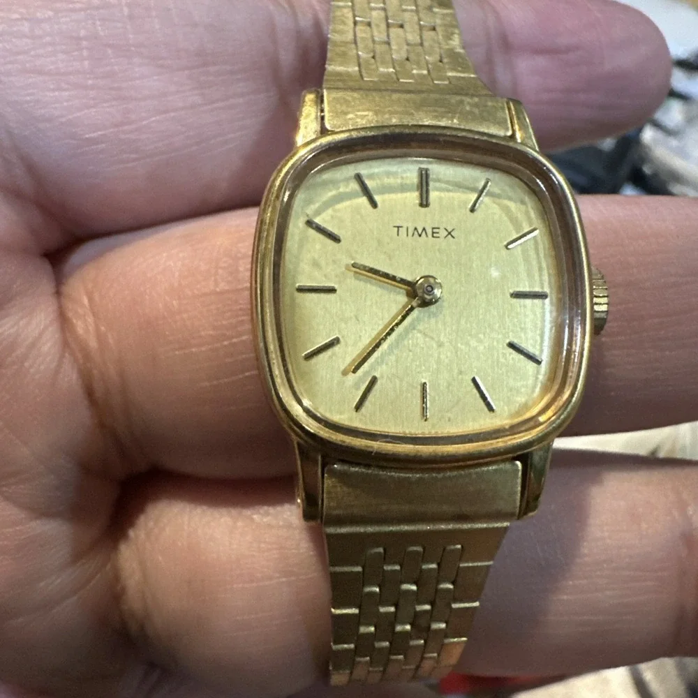 Working Vintage 1970s Timex Ladies Gold Tone Cushion Manual Wind Watch 22mm 6in
